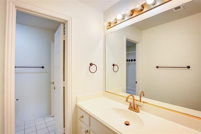Building Photo - 124 Dickens Dr