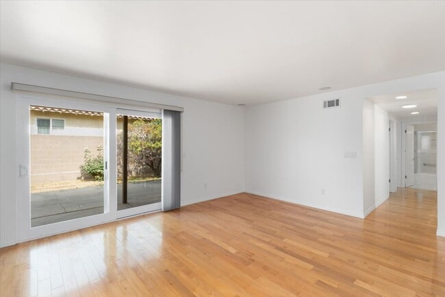Building Photo - Beautiful Torrance Home