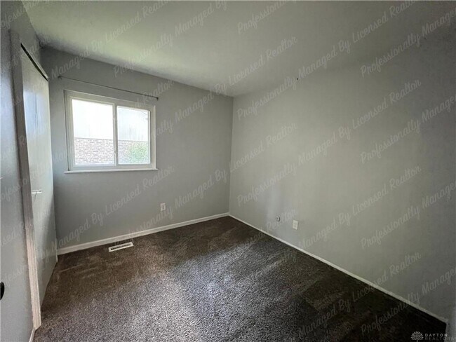 Building Photo - 170 Pinecone Ln