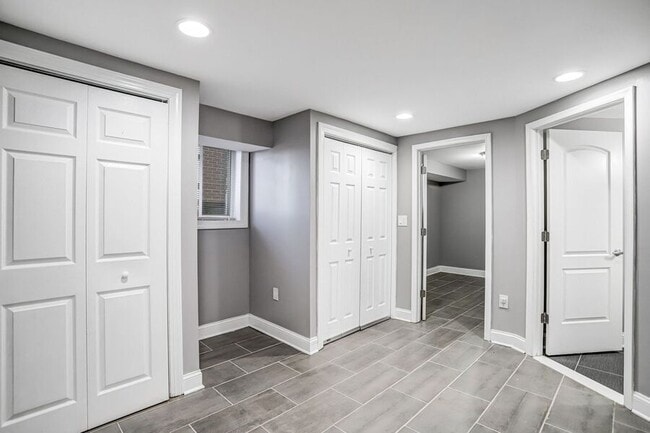 Building Photo - 812 Burns St SE