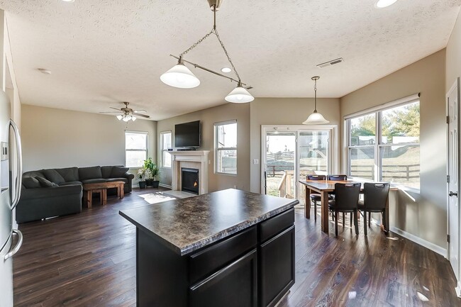 Building Photo - 6995 Hearthwood Dr