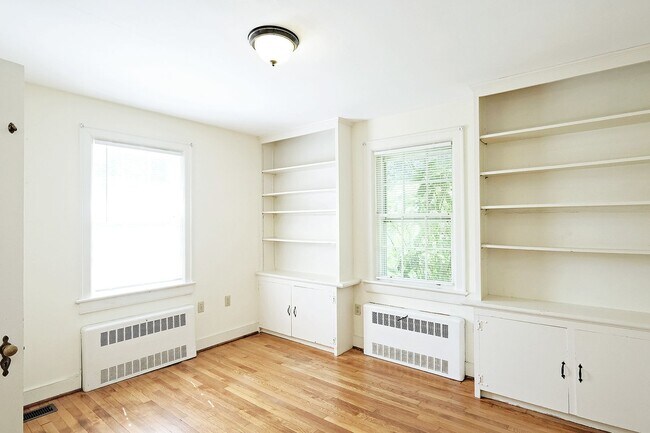 Building Photo - Scottsville Charm! Move-In Ready Home Near Library, Brewery & James River