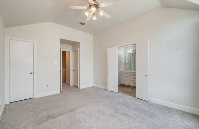 Building Photo - 624 E 39th St
