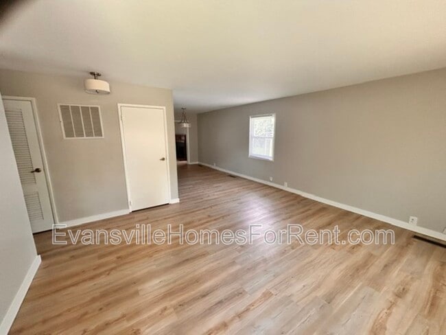 Building Photo - 300 N Park Dr