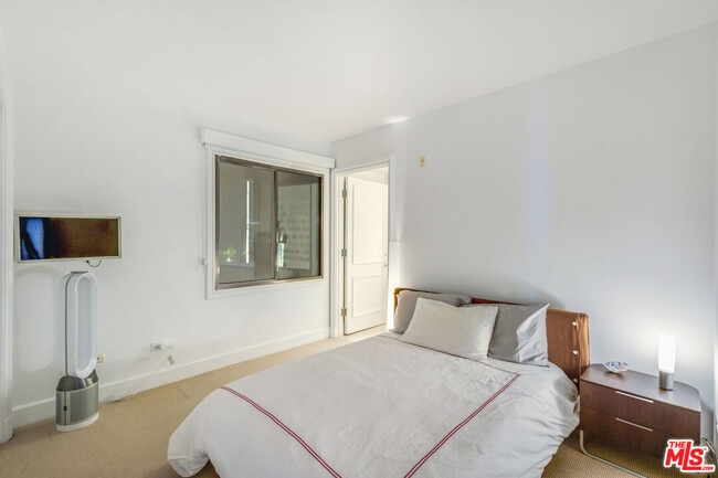 Building Photo - 701 Ocean Ave