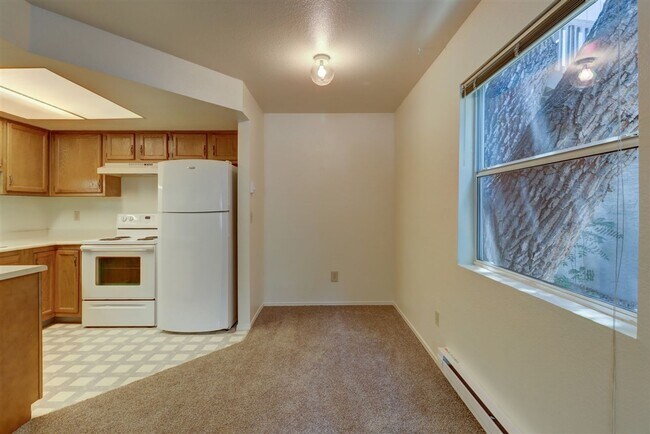 Building Photo - 325 S Virginia St