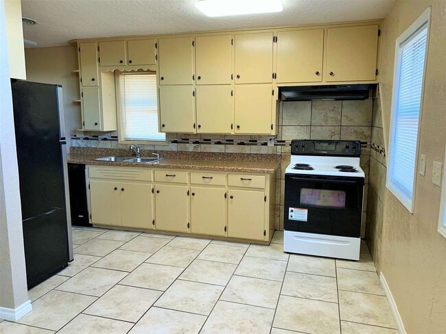 Building Photo - 2906 NW Euclid Ave