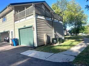 Building Photo - 2700 Shenandoah Ln N