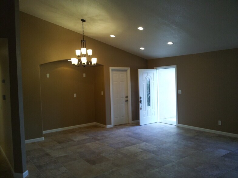 Building Photo - 5139 Omar Ct