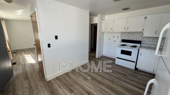 Building Photo - 267 W Center St