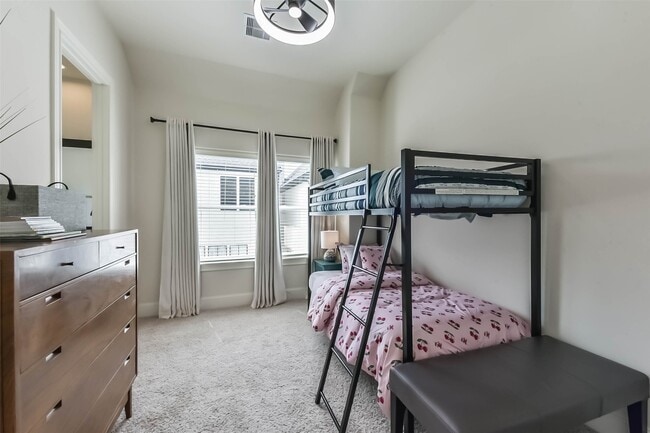 Building Photo - 9450 London Bridge Station