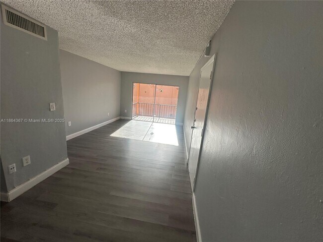 Building Photo - 7200 Fairway Dr