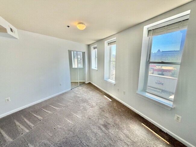Building Photo - Great 1 Bed 1 Bath in Eckington/Bloomingdale at the Madison Condominiums