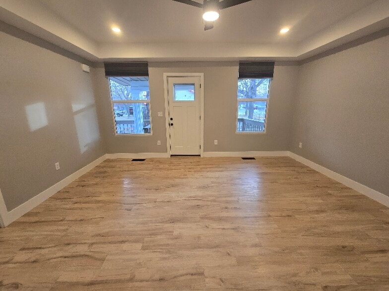 Building Photo - 541 Terry Ave