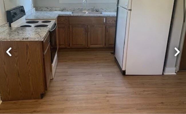 Building Photo - 230 Nash Rd