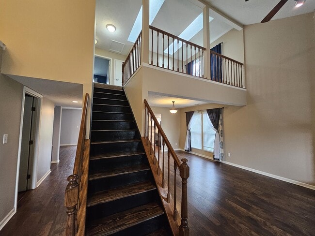 Building Photo - 7645 Bayridge Dr