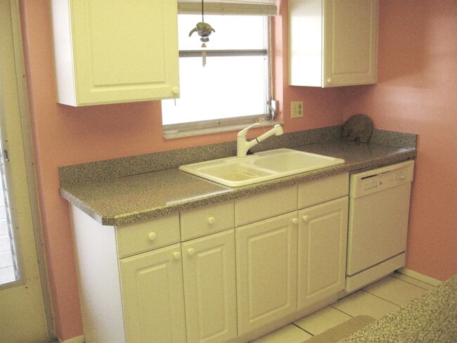 Building Photo - 607 Fair Winds Dr