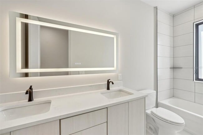 Building Photo - 1412 S Moody Ave