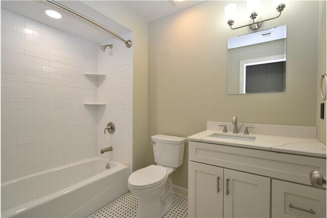 Building Photo - 324A Broad St