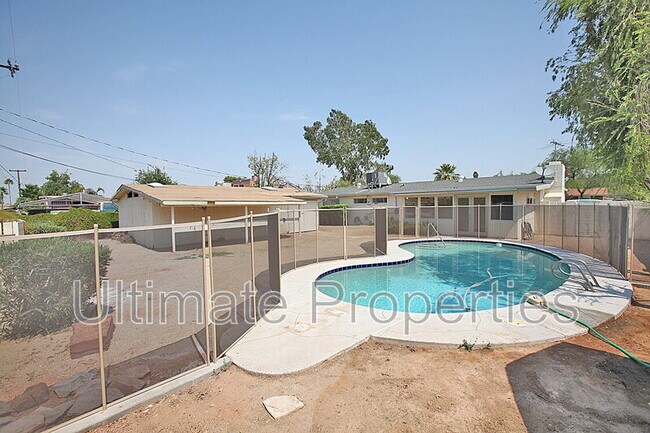 Building Photo - 4129 E Bluefield Ave
