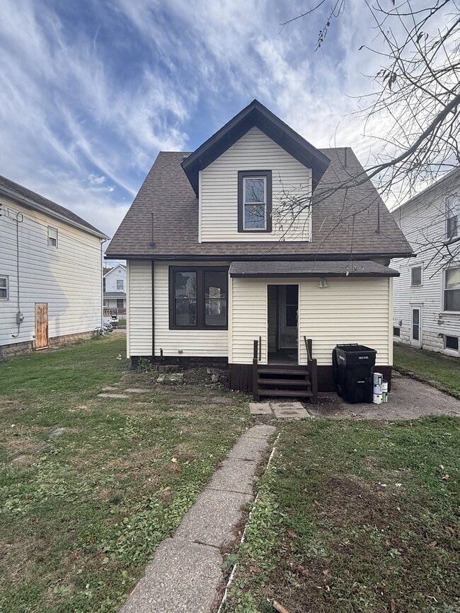 Building Photo - 517 Echo Ave