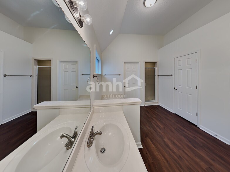Building Photo - 1315 Chatman Cove