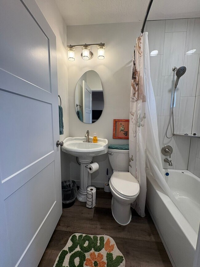 Building Photo - 380 Utah Ave