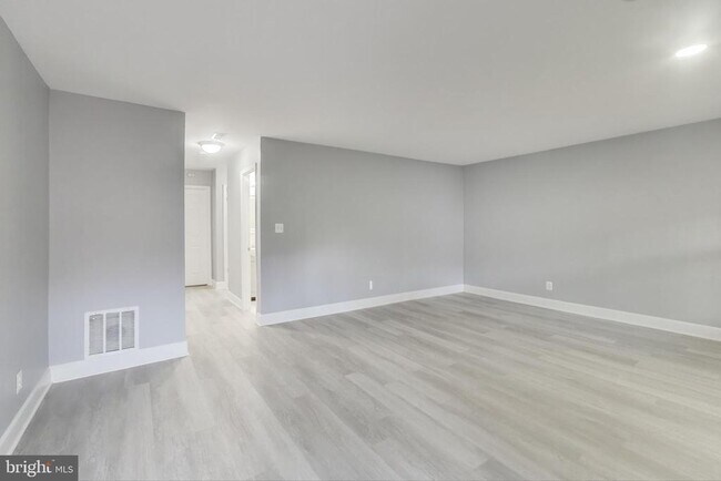 Building Photo - 2851 Strauss Terrace