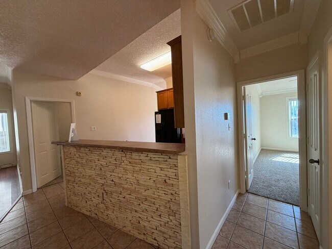 Building Photo - 3 Bedroom Single Story Home Available Near McMahon Blvd NW & Kayenta St NW!