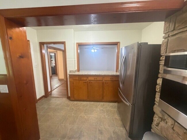 Building Photo - 549 Forest Rd