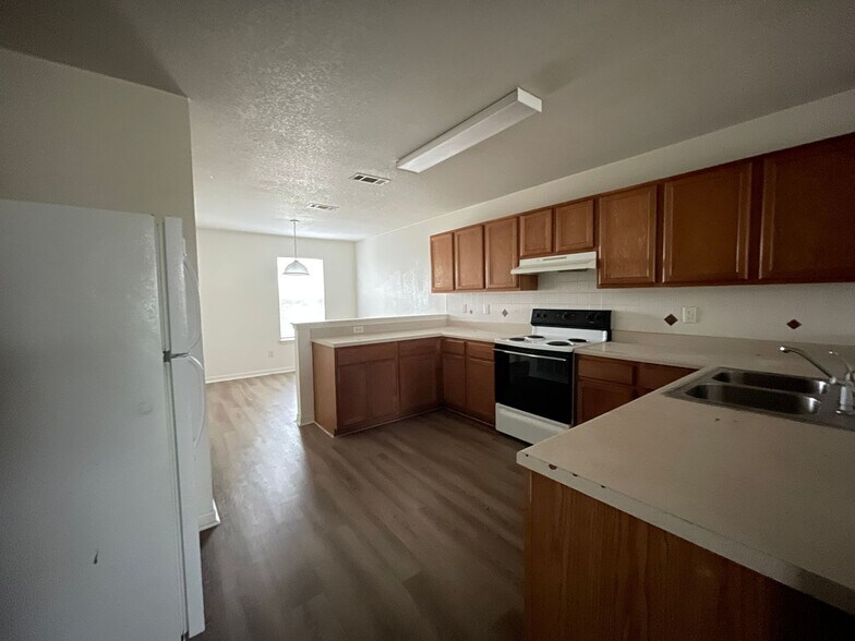 Building Photo - 2909 Cantabrian Dr