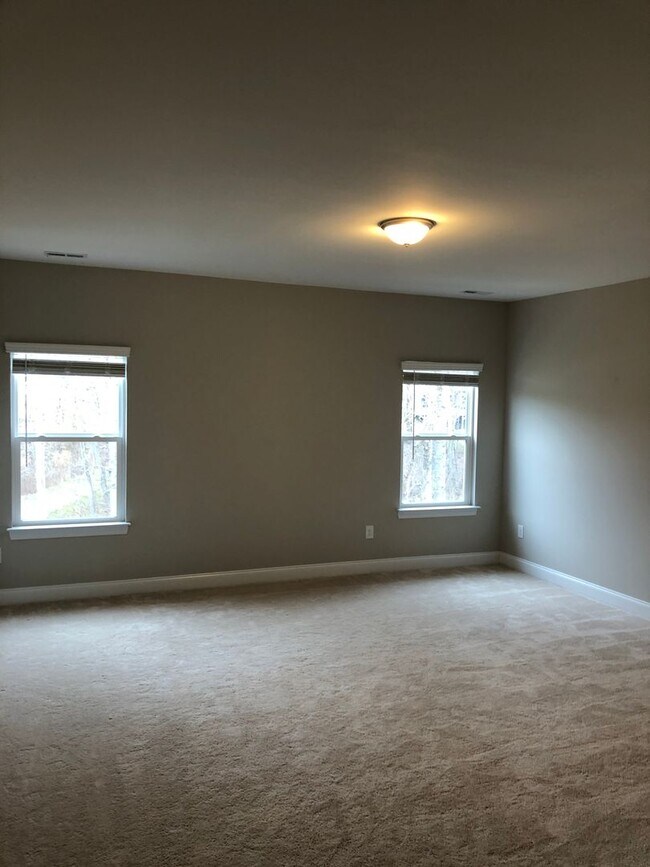 Building Photo - Beautiful like new home with full finished basement