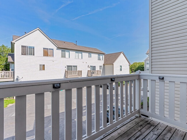 Building Photo - 2745 Canyon Dr