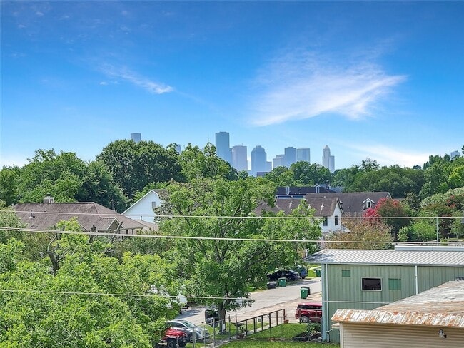 Building Photo - 321 E 20th St