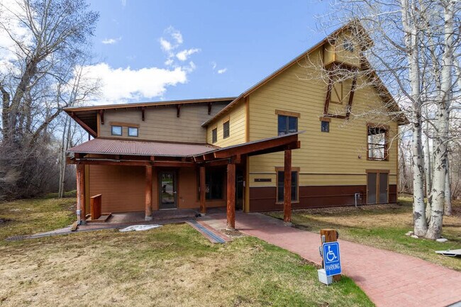Building Photo - 2740 Shadowmoon Ln
