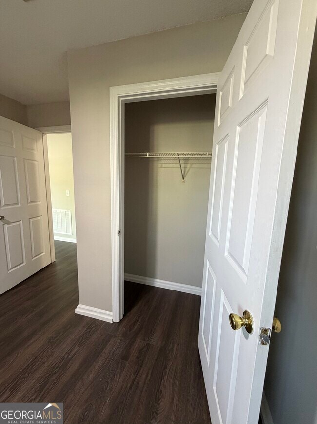 Building Photo - 73 Talbot Ct