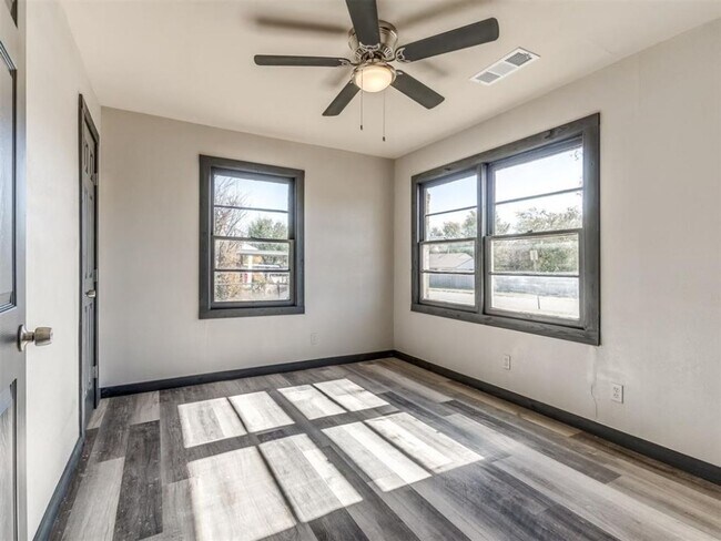 Building Photo - 3 bed, 1 bath home in Del City, OK