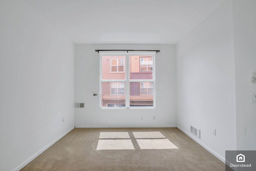 Building Photo - 301 Crescent Ct