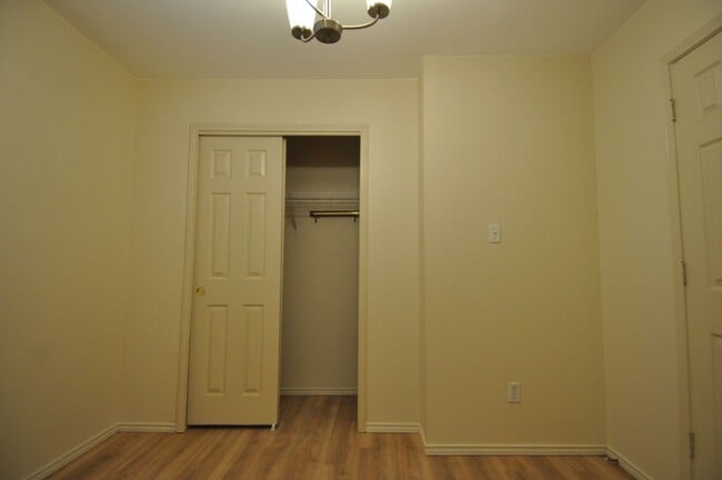 Building Photo - One story home on a corner lot in the affordable Jester Farms neighborhood in Round Rock. Brand n...