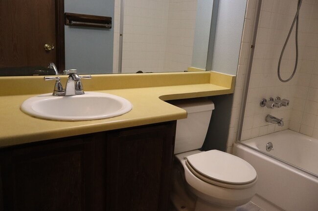 Building Photo - Spacious 4-Bedroom Single Family Home