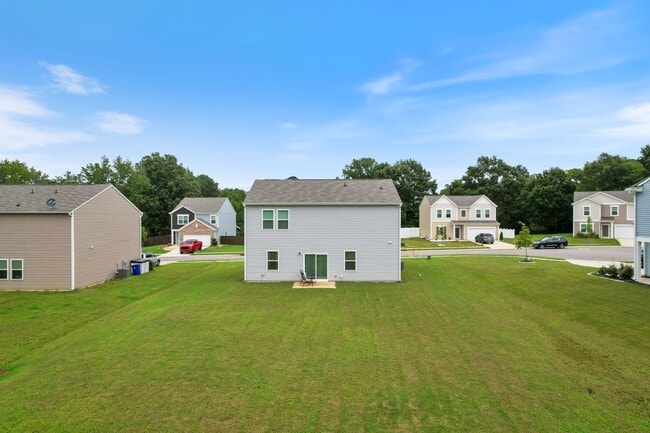 Building Photo - 4 bedroom 2.5 bathroom Single Family Home