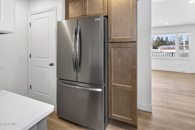 Building Photo - 10 Derry Ln