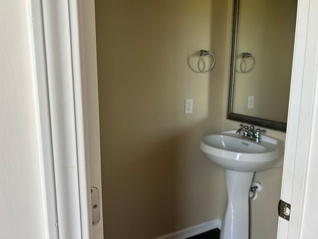 Building Photo - **HOLIDAY MOVE-IN SPECIAL: $300 OFF 1st MO...