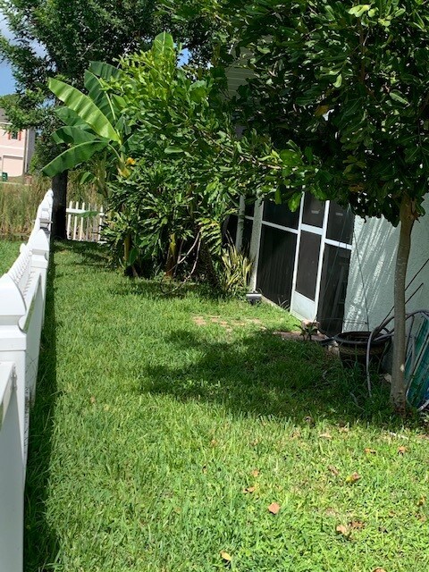 Dog Run - 704 SW 11th Pl