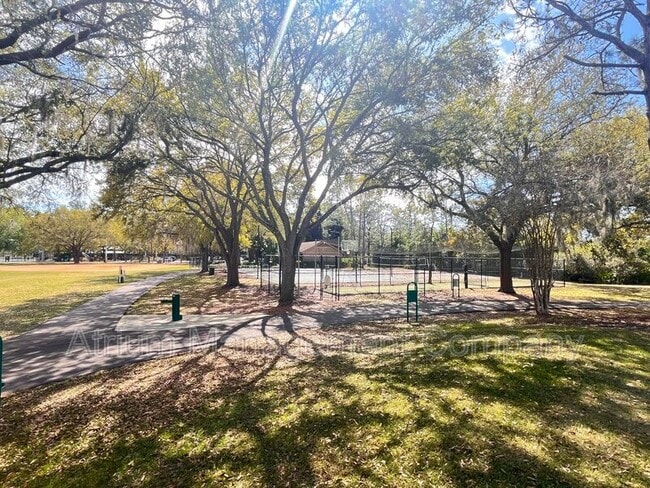 Building Photo - 9481 Highland Oak Dr