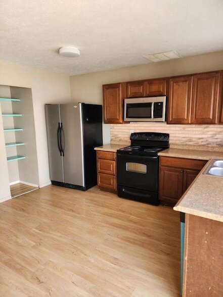 Building Photo - 6215 Cedar Ln