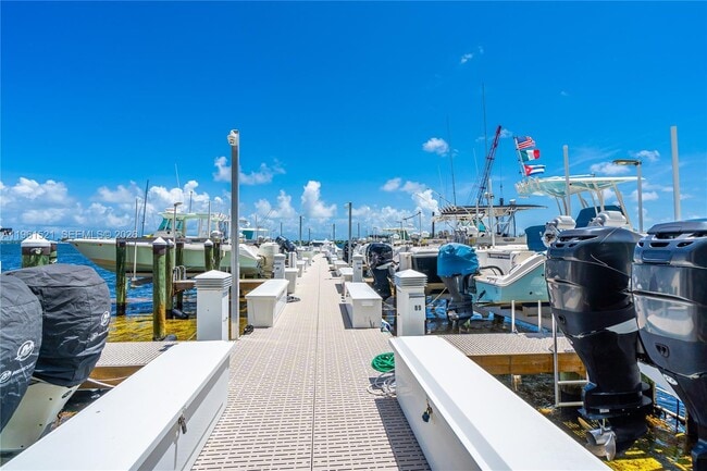 Building Photo - 1925 Brickell Ave