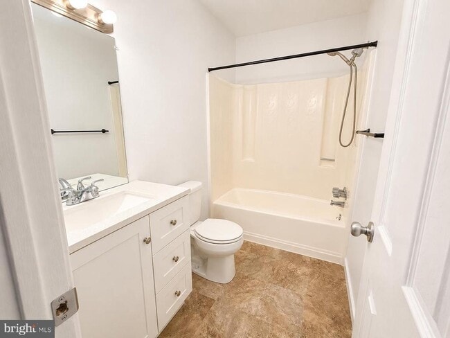 Building Photo - 5081 Defford Pl