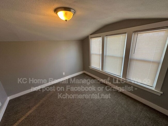 Building Photo - 2535 Charlotte St