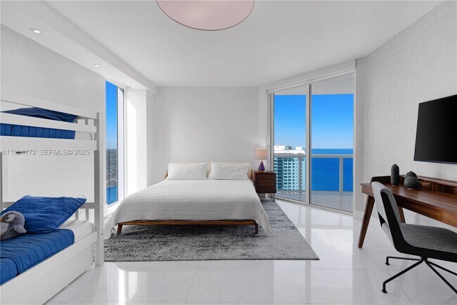 Building Photo - 2711 S Ocean Dr